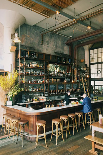 American rustic restaurant with wooden chairs
